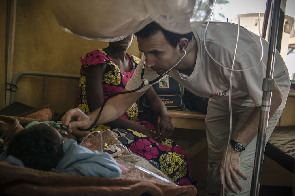 MSF Paediatrician Nicolas Peyraud examining kid at Berberati Regional University Hospital. Photographer: Yann Libessart