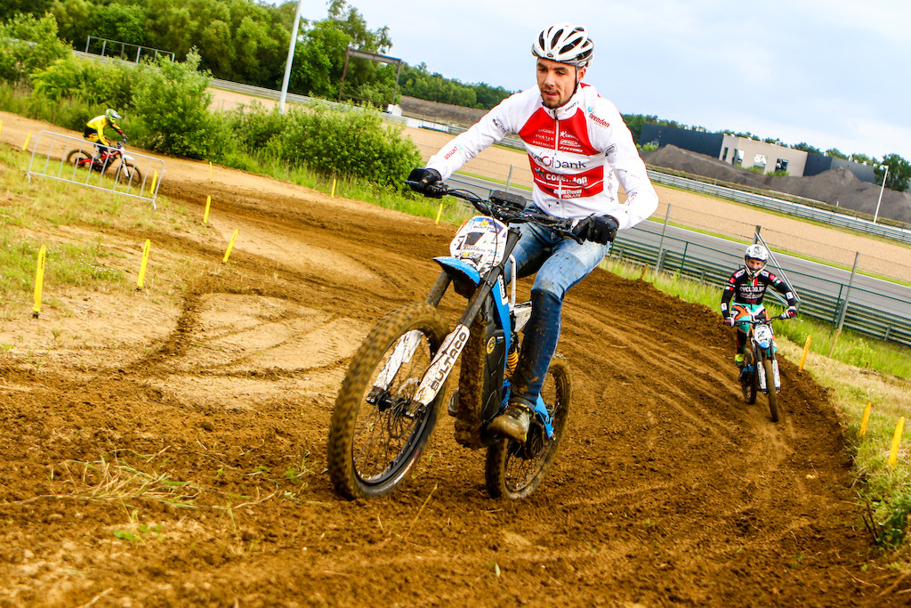 E-cyclocross winner Vincent Baestaens, credit: Gino Maes