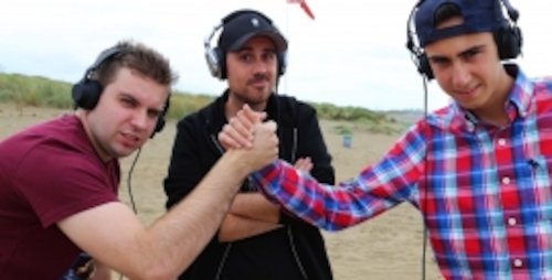 Een spannende dj-battle tussen beide finalisten eindigde in het voordeel van Sample (links)