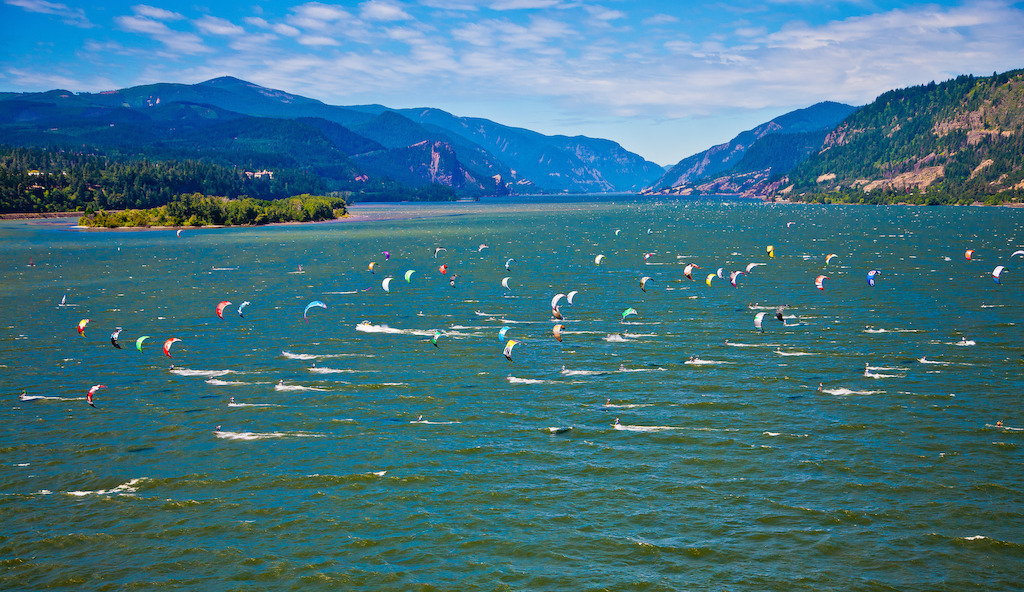 OUTFOUND - Kites in Columbia River Gorge