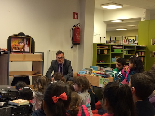 La première heure de conte dans la bibliothèque de Schaerbeek