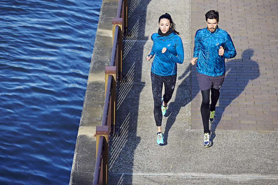La collection automne/hiver 2015 des vêtements et chaussures ASICS est dévoilée dans les plus beaux endroits du Japon