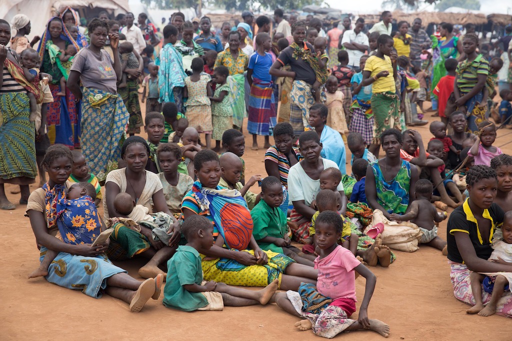 Over 5.800 Mozambican nationals have camped in the village of Kapise 2 in Malawi after fleeing their homes in Mozambique, the majority of them women, children and the elderly. They are living in precarious conditions well below internationally recognized humanitarian standards. © James Oatway / MSF
