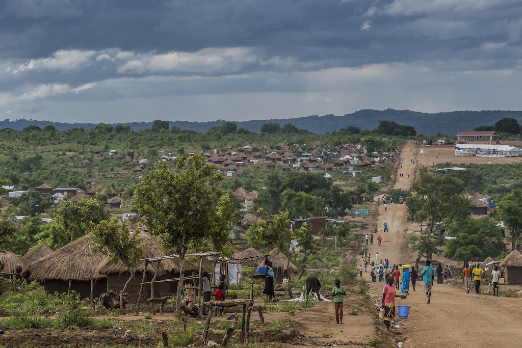 One of the main street of Bidibidi camp, zone#2. The wind rises, announcing an heavy downpour. Photographer Frederic Noy