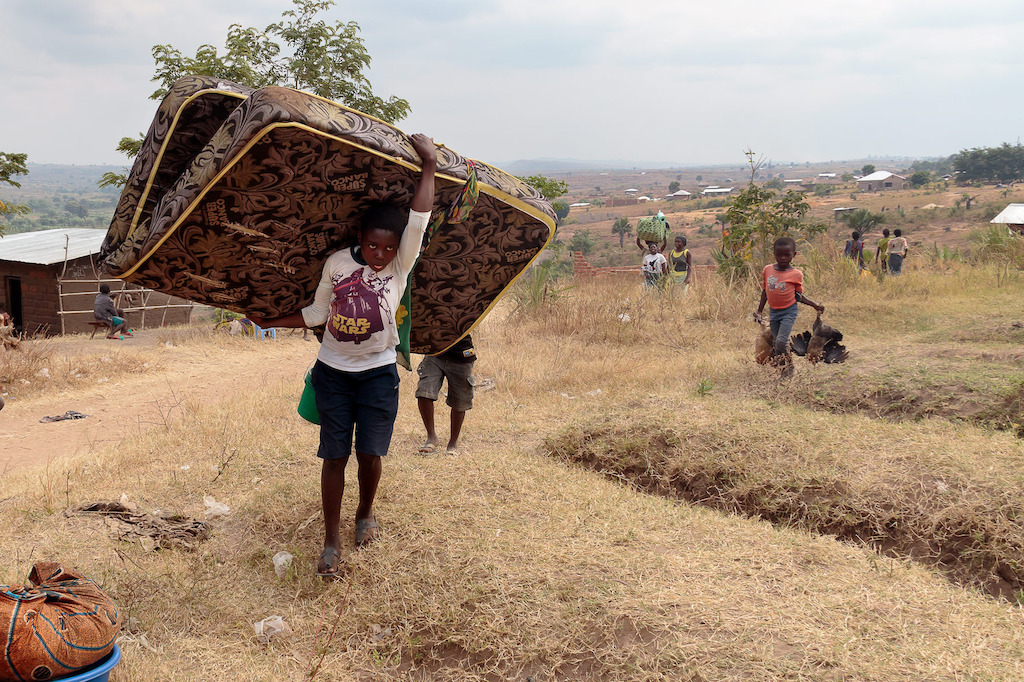 People have been forced to flee with what little they can carry. Photographer: Stéphane Reynier de Montlaux/MSF