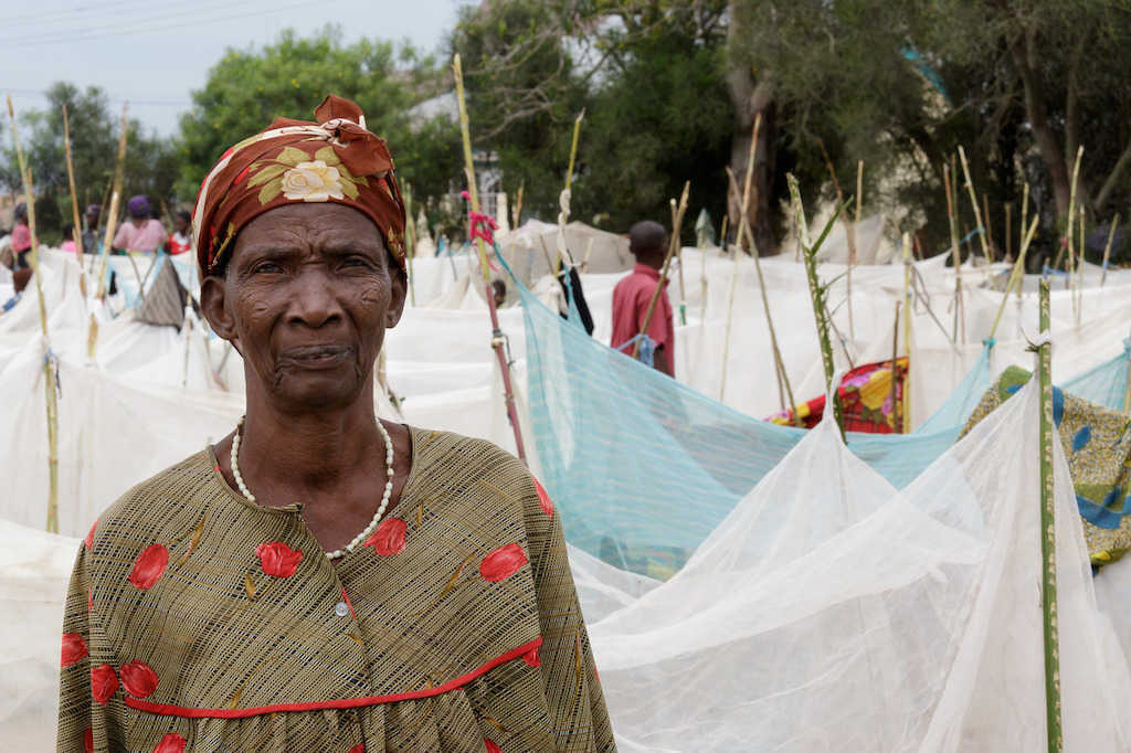 People have no choice but to sleep outside under mosquito nets, the only shelter they were able to bring with them. Photographer: Stéphane Reynier de Montlaux/MSF