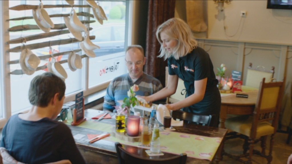 Te goedkoop om waar te zijn met Julie Van den Steen<br/>1000 zonnen (c) VRT