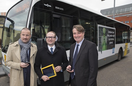 De Lijn lanceert 35 wifibussen in Leuven, Turnhout, Hasselt en Genk.<br/>Op de foto (vlnr): Michael Anseeuw (directeur Hello Bank!, dat de gratis wifi aanbiedt), Ben Weyts (Vlaams minister van Mobiliteit) en Johan Van Looy (directeur De Lijn Vlaams-Brabant) bij de voorstelling van de wifibussen in Leuven.