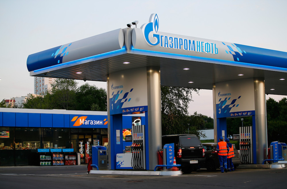DKV sluit strategisch partnership met Russische Gazprom Neft