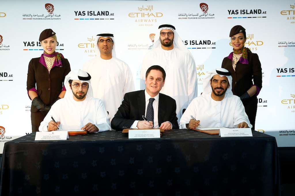 Premier rang de g. à d.: Sultan Al Dhaheri, Acting Executive Director Tourism TCA Abu Dhabi, Peter Baumgartner, Chief Commercial Officer Etihad Airways, Mohamed Al Zaabi, Chief Executive Officer Miral Asset Management.<br/>Second rang, de g. à d.: H.E Hamad Al Shamsi, Vice Chairman Etihad Airways, H.E Mohamed Al Mubarak, Chairman TCA Abu Dhabi