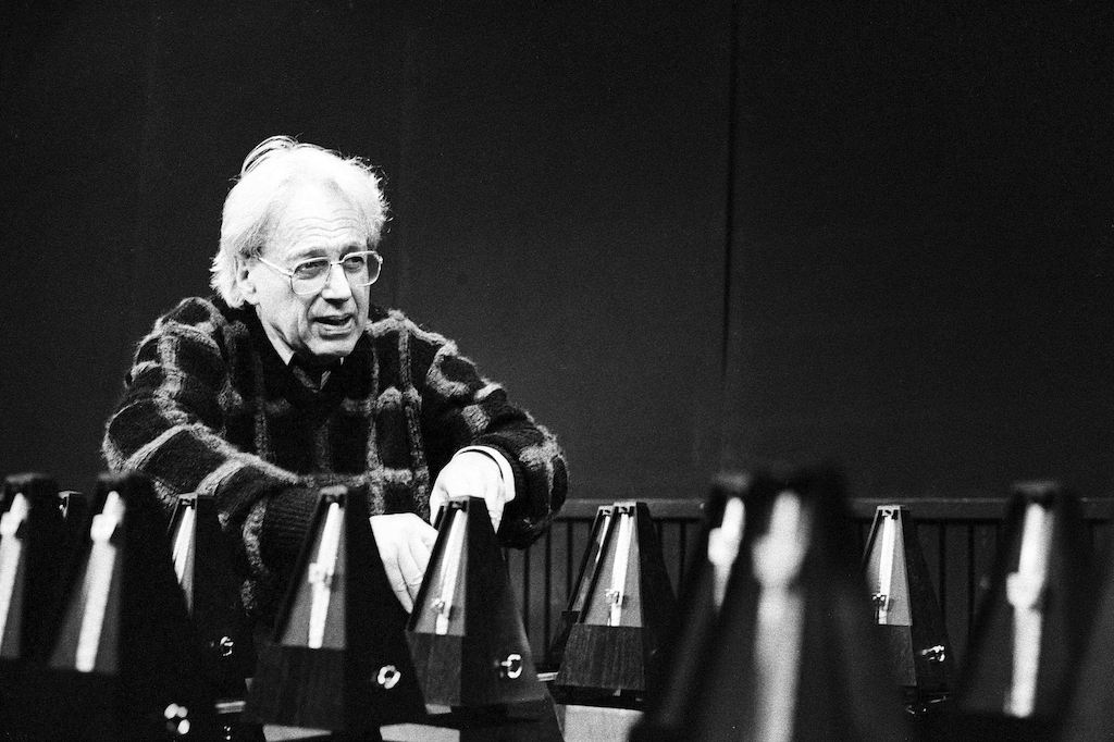 György Ligeti tijdens voorbereidingen voor Poème Symphonique in 1988 ter gelegenheid van zijn 65ste verjaardag - Stedelijk Museum Amsterdam (c) Co Broerse