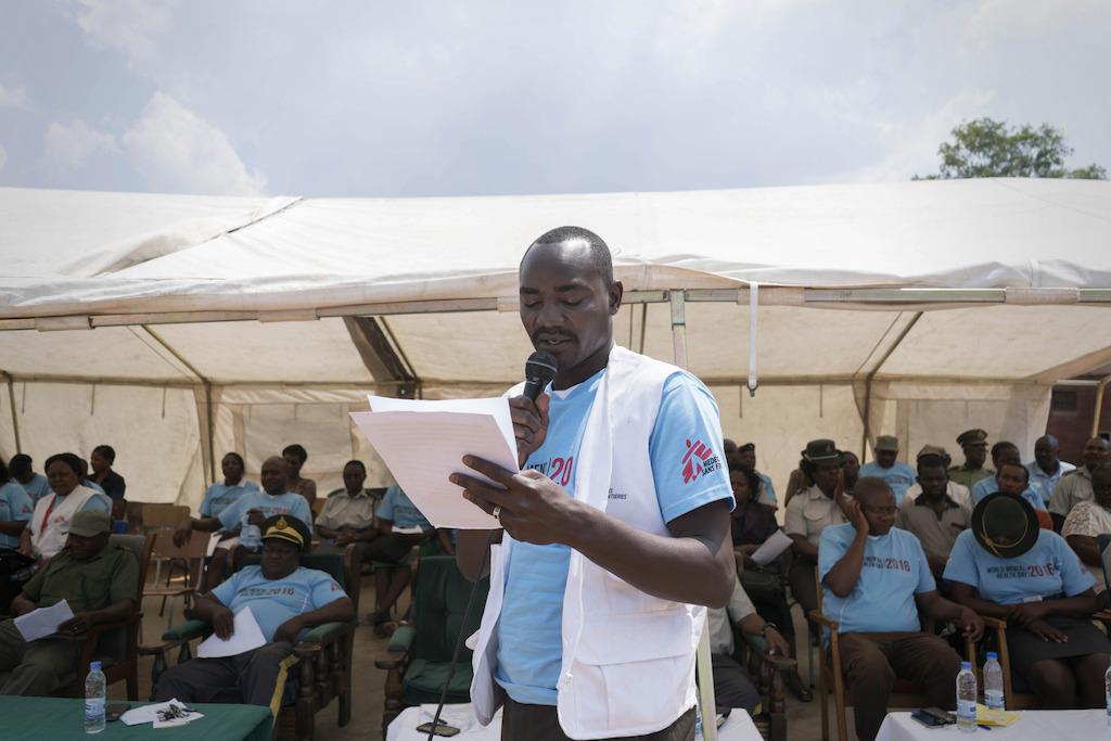 Omer Ahmed Abdalla Gibriel MSF’s Project Coordinator, gives a speech during the opening of World Mental Heath Commemorations at Chikurubi Prison in Harare. At the ceremony, mental health patients performed testimonies with spoken word poetry, dancing and theatre performances. Rachel Corner/De Beeldunie