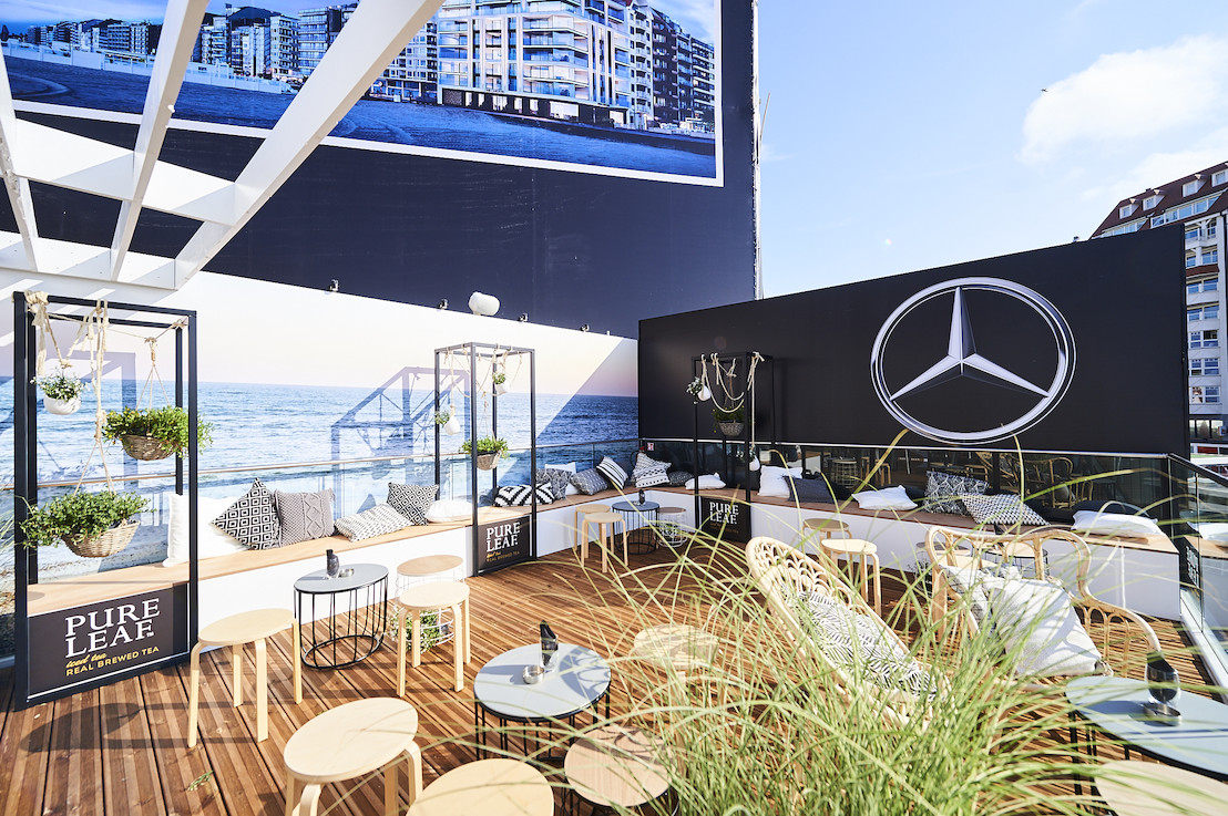 Rendez-vous à la côte : apéritif entre des voitures de rêve avec vue sur la mer !