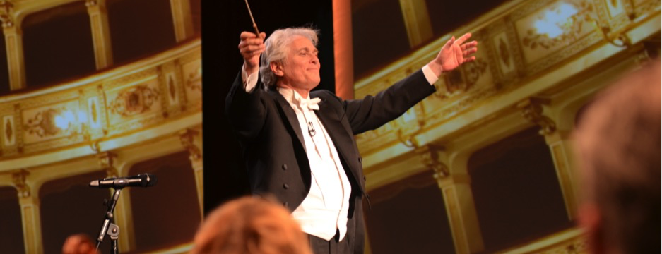 Conductor Roger Nierenberg presents InSight Concerts, an immersive experience that places audience members in the midst of a symphony orchestra