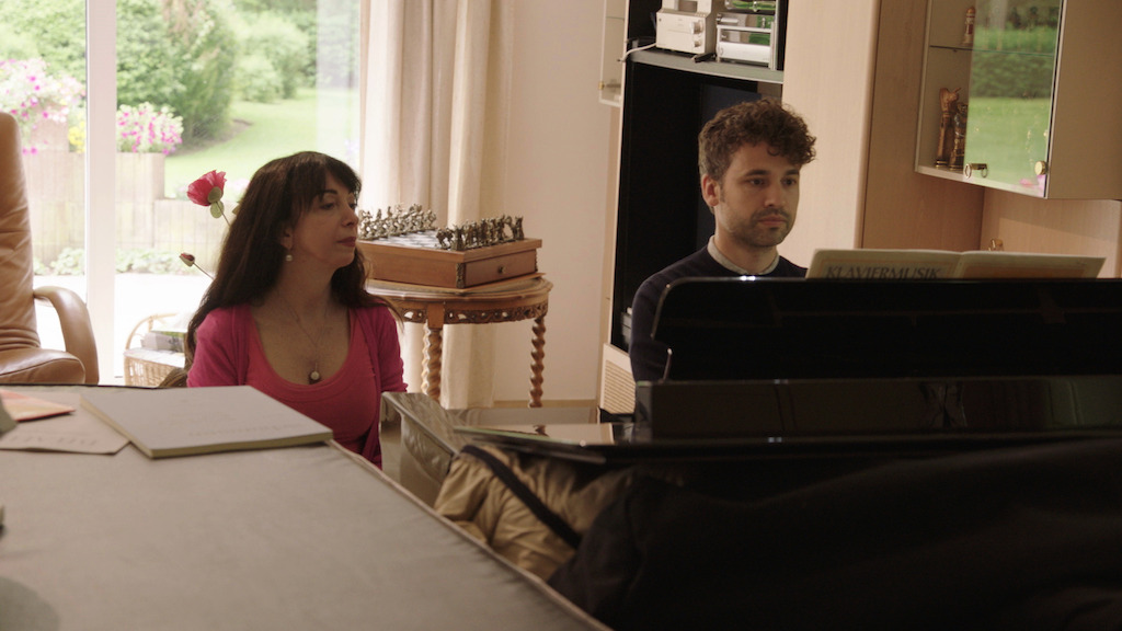 Thomas oefent met Eliane Rodriguez - (c) VRT