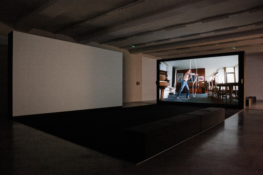 Zaalzicht tentoonstelling Salla Tykkä in M - Museum Leuven.<br/>Foto (c) 2016 KK / www.document-architecture.com