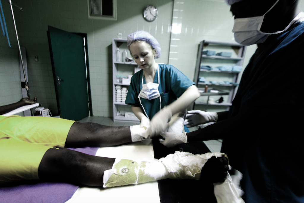 Bangui, hospital communautaire, emergency operation. Photographer: Jean-Paul Delain