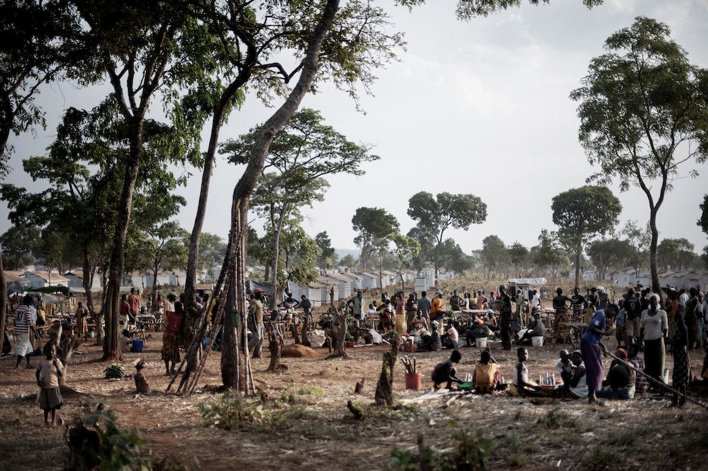 © Luca Sola<br/>Cinq mois après le premier afflux de réfugiés fuyant en Tanzanie l’instabilité politique au Burundi, plus de 100.000 Burundais vivent aujourd’hui dans des conditions pénibles dans deux camps : Nyarugusu et Nduta.