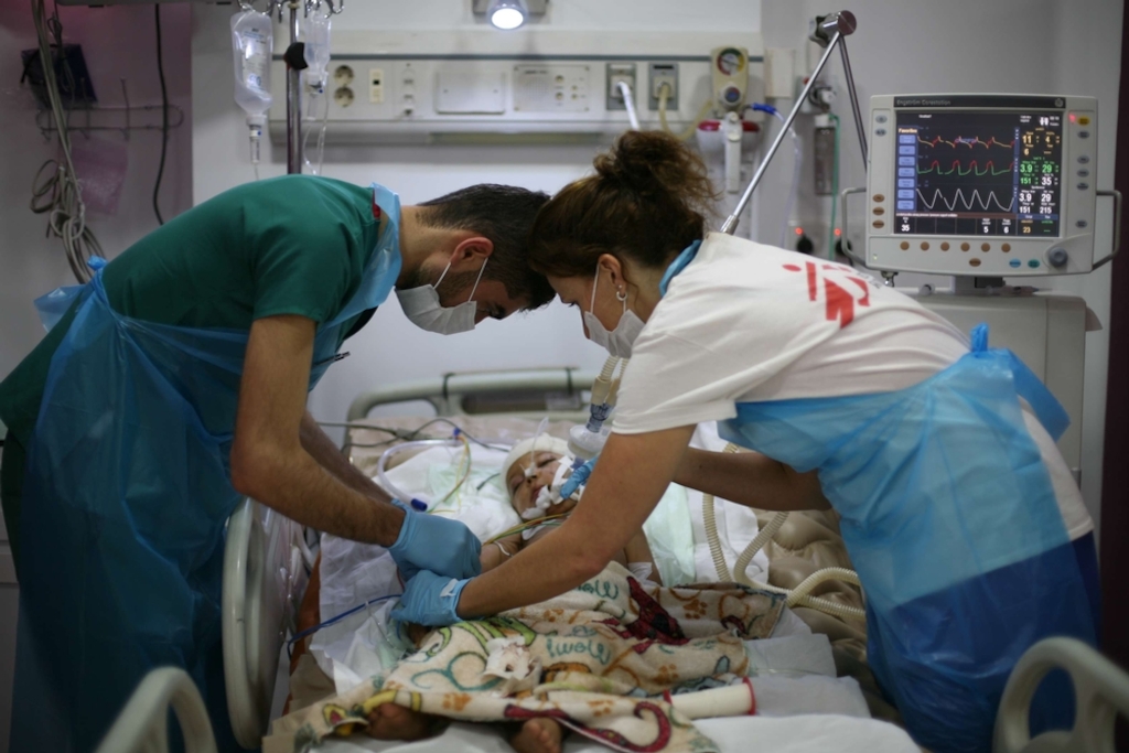 MSF staff care for a baby in the newly-renovated intensive care unit of Sulaymaniyah emergency hospital, which is the only trauma facility for more than 2.5 million people in the region, including many people displaced from neighbouring conflict zones. Photographer: Sonia Balleron