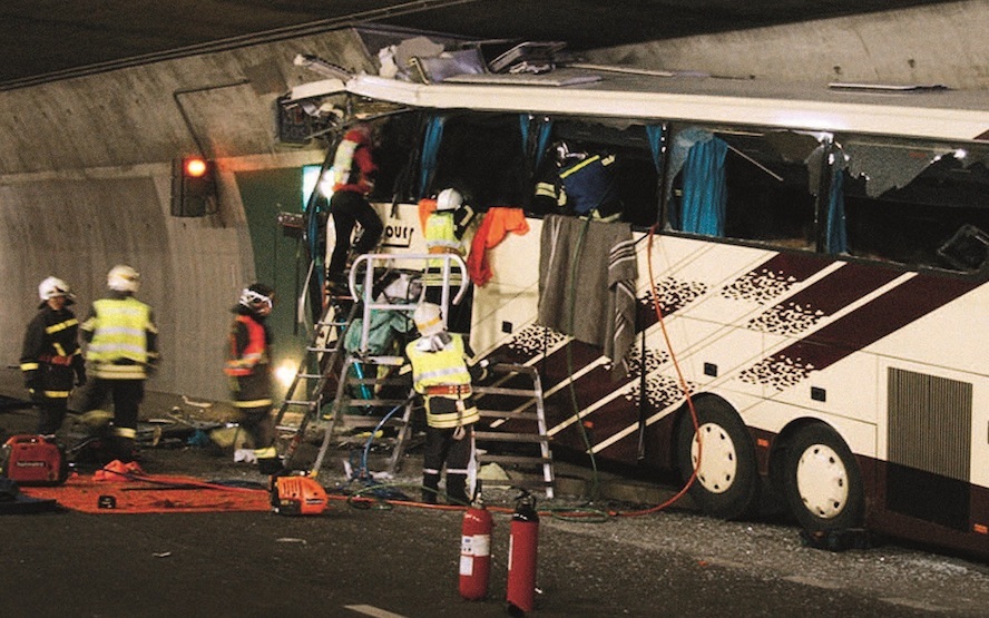 PERSCONFERENTIE 'De busramp in Sierre: 1 pil, 28 doden' – 7 maart om 13u in KVS BAR