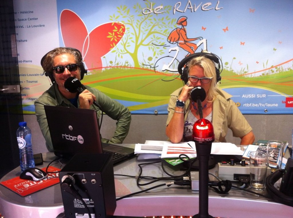 Charlie Dupont parle de la campagne digitale "Stop Bombing Civilians" en live sur Vivacité.