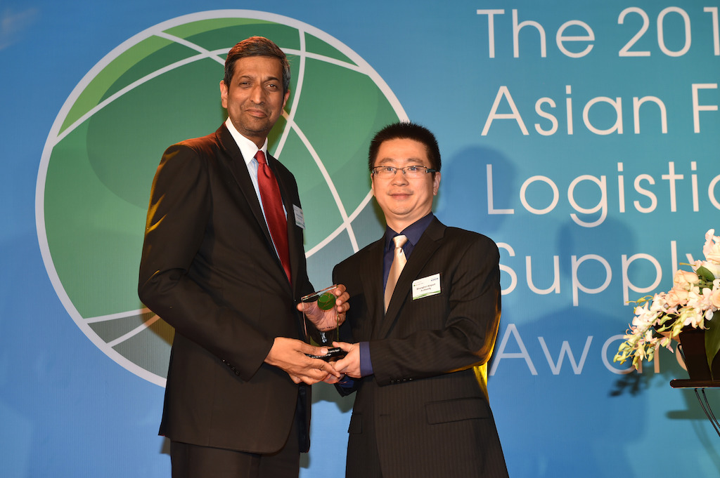 Ravishankar Mirle, VP Cargo Commerical Operations - Far East and Australasia accepting the award for Emirates SkyCargo.