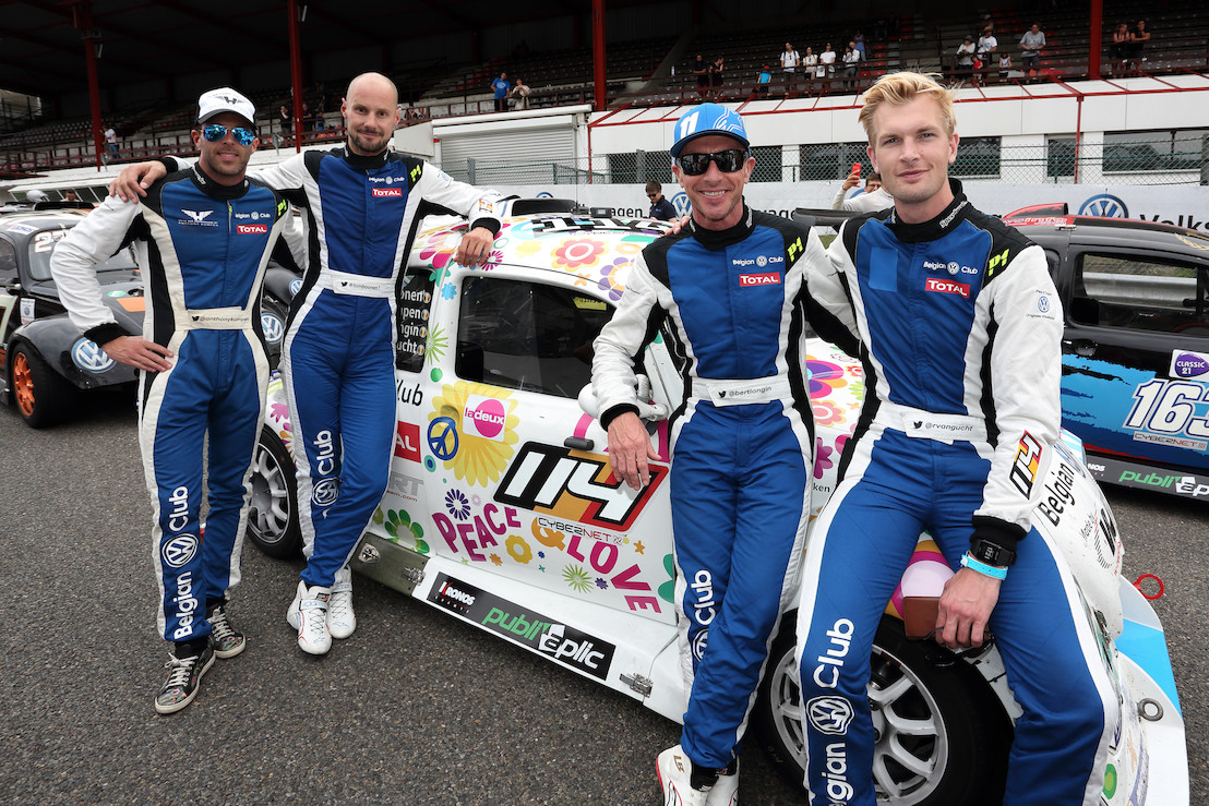Tom Boonen aan de eindmeet van zijn eerste 25 Hours VW Fun Cup met Ruben Van Gucht, Anthony Kumpen en Bert Longin als coach