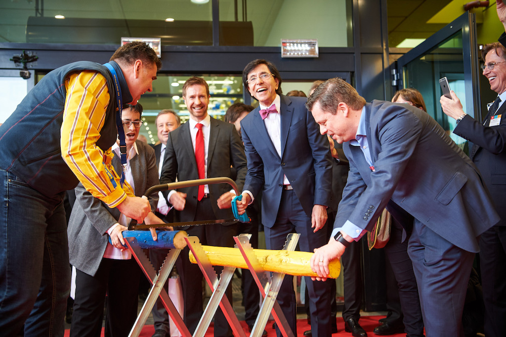 Petr Pokorny winkeldirecteur van IKEA Mons<br/>CEO IKEA België Catherine Bendayan <br/>Schepen van economische ontwikkeling Nicolas Martin<br/>Minister van Staat en Burgemeester van Mons Elio Di Rupo<br/>Property Manager IKEA België Koenraad Van Nieuwenburg <br/>© David Plas