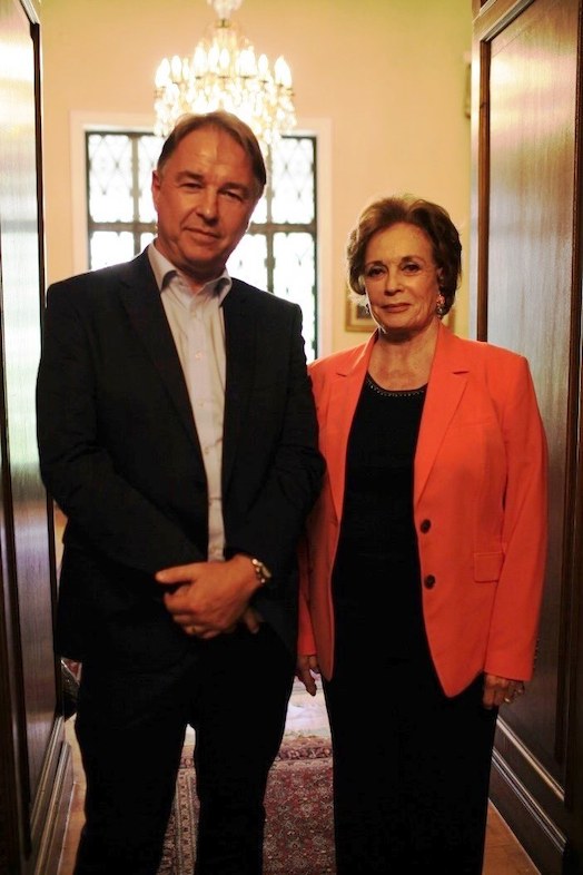 Weduwen na de val - Peter Verlinden en Jehan Sadat - (c) VRT