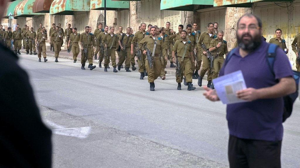 Kleine helden - Israel en Gaza: Yehuda Shaul - (c) Joris Vermost