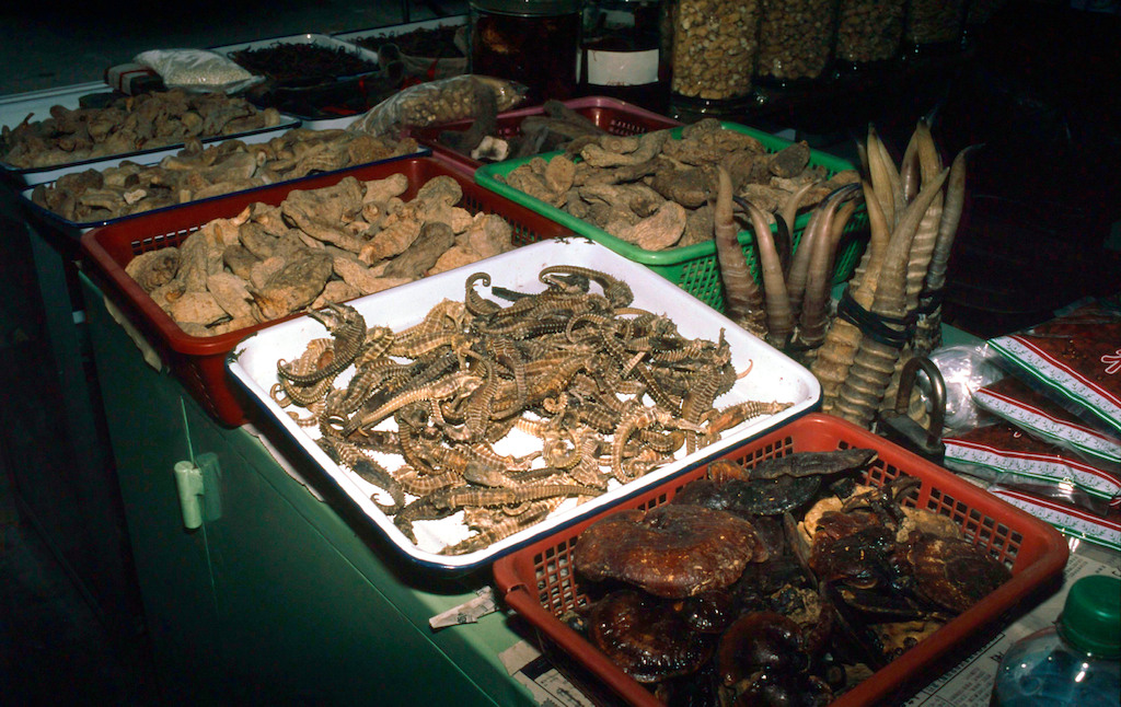 Marché chinois traditionnel © John E. Newby - WWF