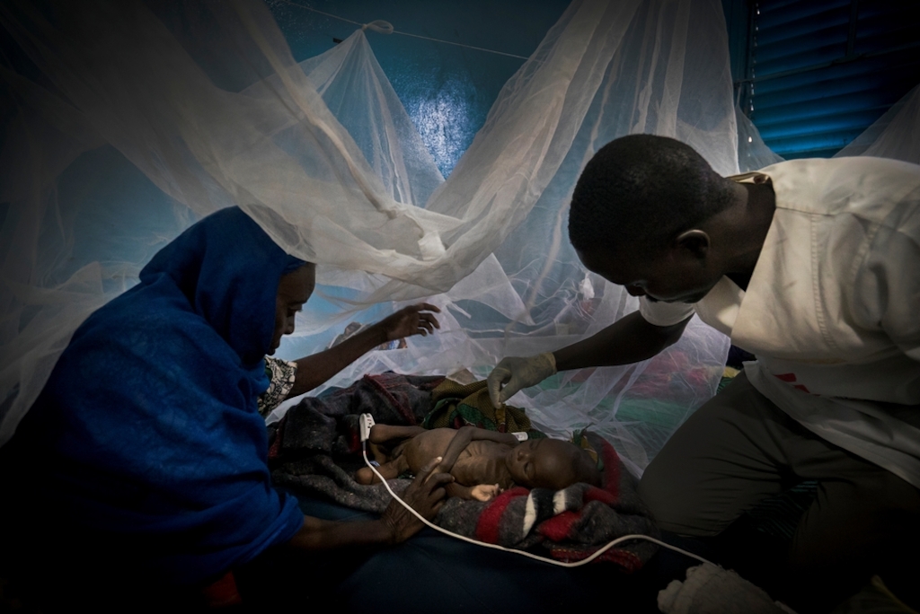 System identifier<br/>: MSF145894<br/>Title<br/>: Meningitis Epidemic in Niger<br/>Photographer / cameraman<br/>: Sylvain Cherkaoui<br/>Countries:<br/>Niger<br/>Description<br/>: Patients wait their turn to come in the ambulatory