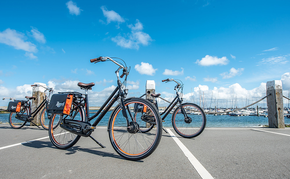 Vraag naar elektrische fietsen op vakantie stijgt, Roompot lanceert e-bike met Gazelle