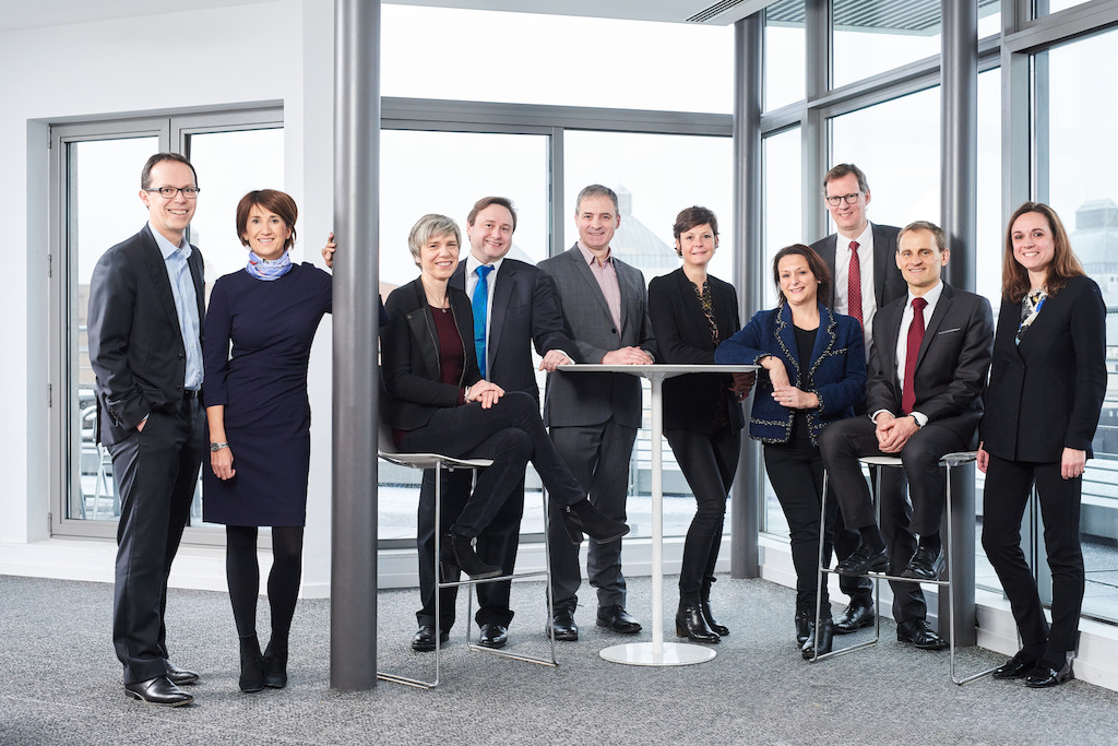 Le comité de direction de Thalys. De gauche à droite : Bruno Dierickx, nouveau directeur commercial de Thalys, Véronique Bolland, directrice financière, Agnès Ogier, directrice générale, David Réveillon, directeur informatique, Eric Martos, directeur de la sécurité, Audrey Carrafa, directrice des affaires stratégiques, Griet Liessens, directrice du service clients et de la qualité, Bertrand Camus, directeur des services, Ulrich Bouly, nouveau directeur des opérations et Nele de Brabandere, directrice des ressources humaines.