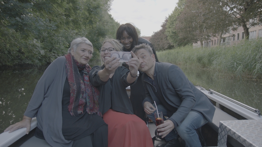 Weg zijn wij<br/>Mama Peeters, Eline De Munckx, Élodie Ouédraogo en Bart Peeters (c) VRT