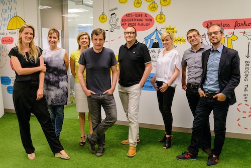 De jury (vlnr): Kaat Pype, Lieve Van De Velde, Valérie Tanghe, Stefan Schöning, Pascal Cools, Cathérine Moerkerke, Kris Peeters en Tom Kestens.