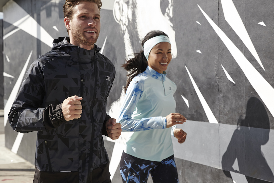 DECATHLON vous propose ses dernières collections hommes pour la course à pied.