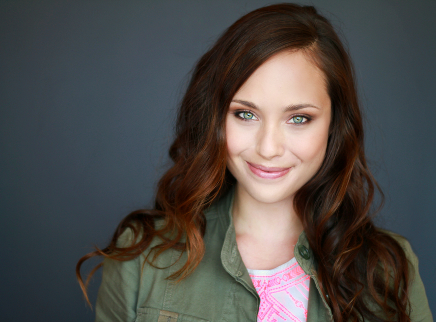 Sarah Stunt Signs Management Deal With Harris Management