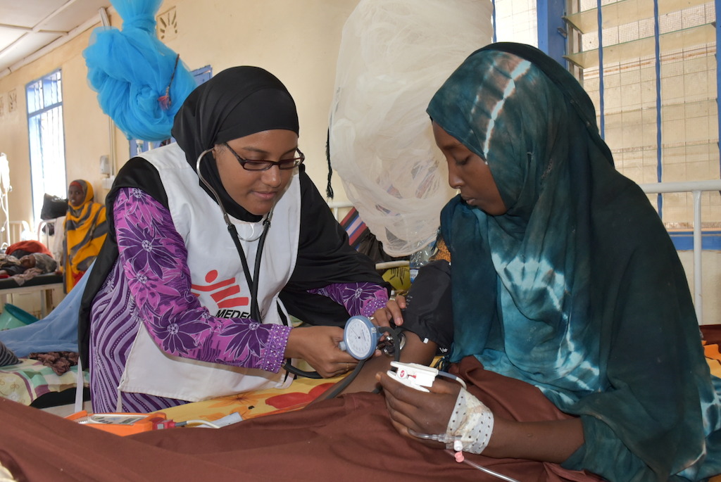 Nurse Salma attends to a patient in the maternity ward of MSF's hospital in Dagahaley camp, Dadaab. Photographer: Mohamed Ali