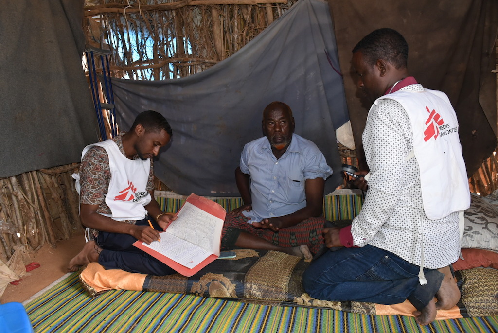 An MSF palliative care team provides treatment for a patient at his home in Dagahaley camp, Dadaab. Photographer: Mohamed Ali