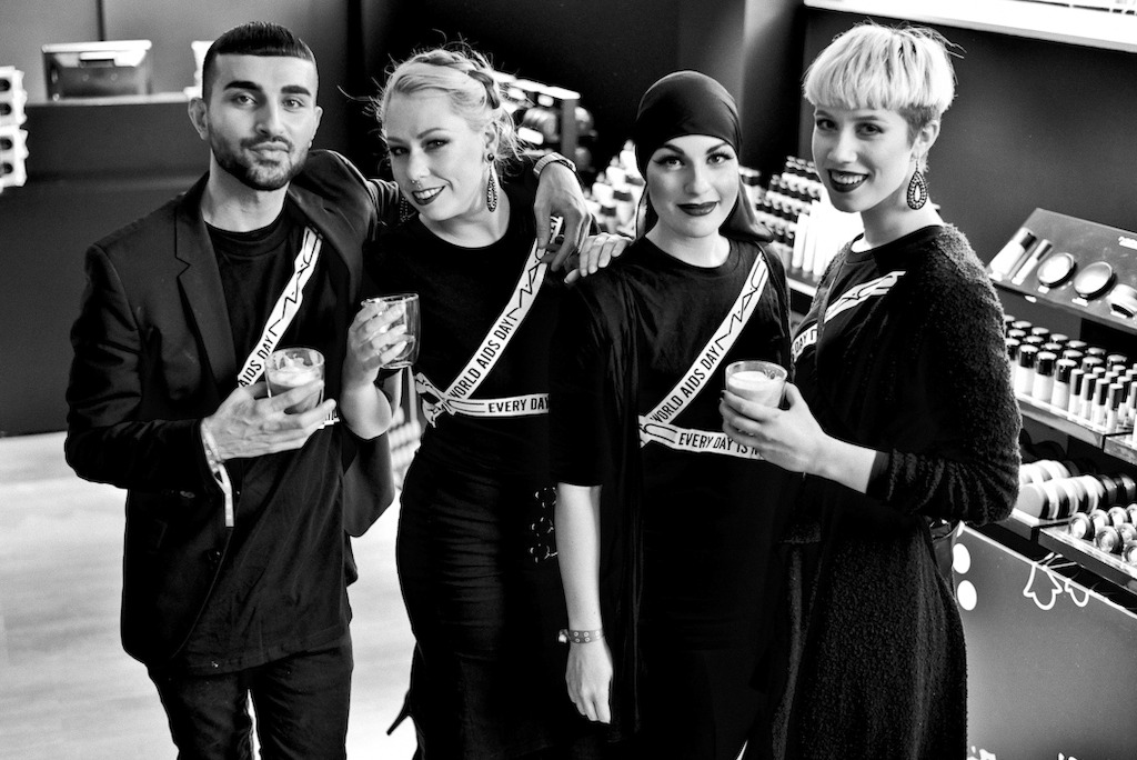 Cheque donatie M.A.C x dance4life