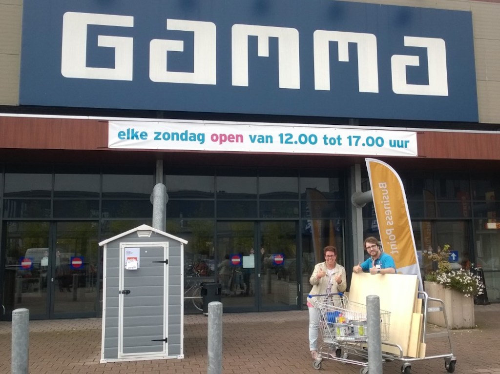 Gamma Poort van Veghel sponsort materiaal opknappen woonruimte De Watersteeg in 2015