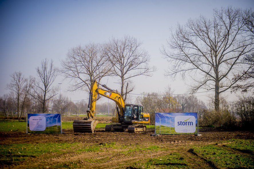 Burgemeester en schepenen Geel geven eerste spadesteek voor Storm-windpark langs E313