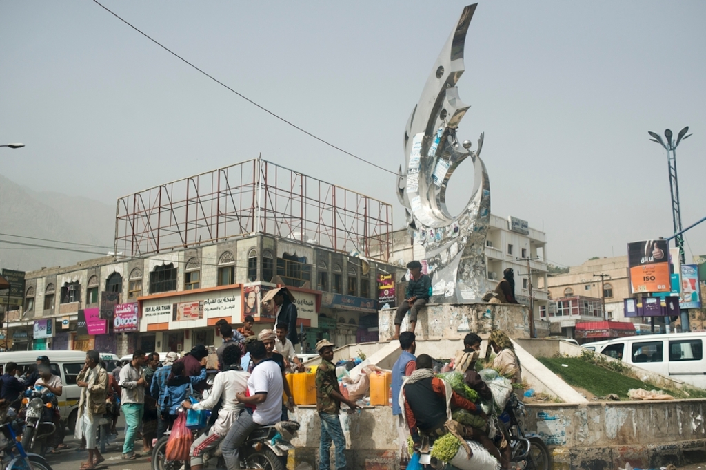Yemeni men and boys buy and<br/>sell petrol on the black market on July 25,<br/>2015 in Taiz, Yemen. With a severe petrol<br/>shortage, small bottles can go for three times<br/>the normal price.<br/>Credit: Alex Potter