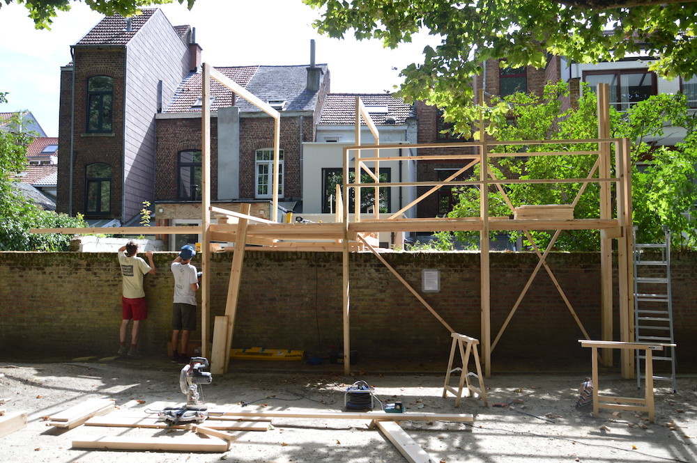 Kunstwerk maakt Stadspark Leuven en tuintjes Vlamingenstraat tijdelijk één