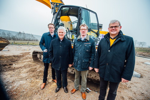 In Meer (Hoogstraten) hebben Rik Röttger (gedeputeerde van leefmilieu van de provincie Antwerpen) en Ward Baets (schepen van leefmilieu van Hoogstraten) samen met Jan Caerts (gedelegeerd bestuurder van Storm) de werf geopend van het Storm-windpark in Meer.