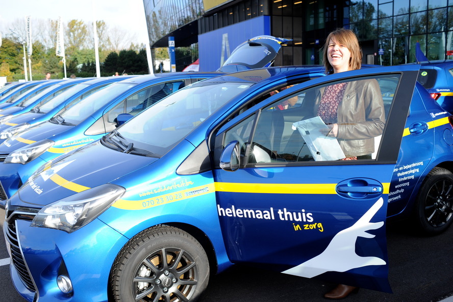 Toyota Belgium livre 700 hybrides à Solidariteit voor het Gezin
