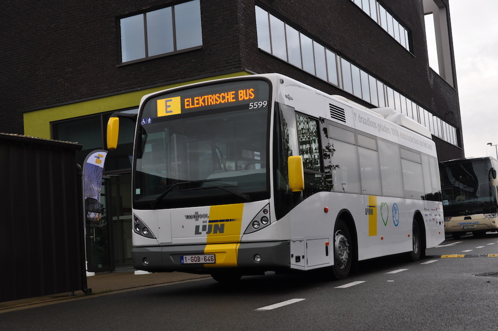 Elektrische bus in Brugge (fabrikant: Van Hool)