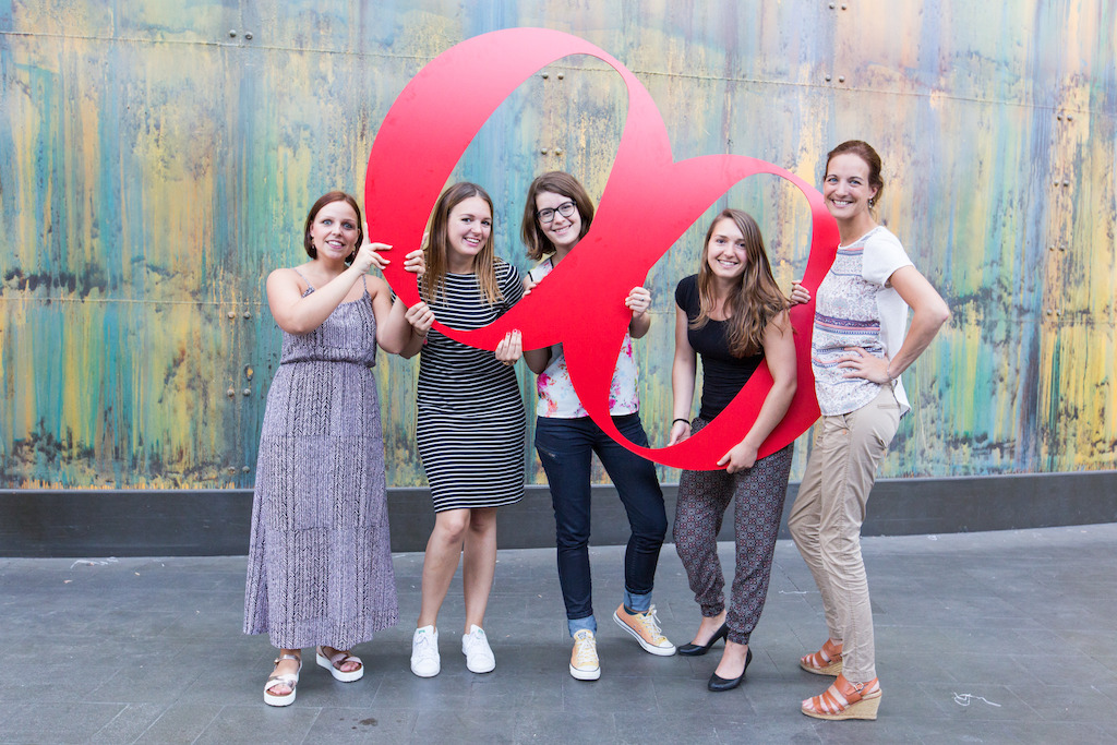 de g à d : Eva Boeckling, Céline Sneyers, Kim Walckiers, Anneleen Leon et Karen Hoorelbeke