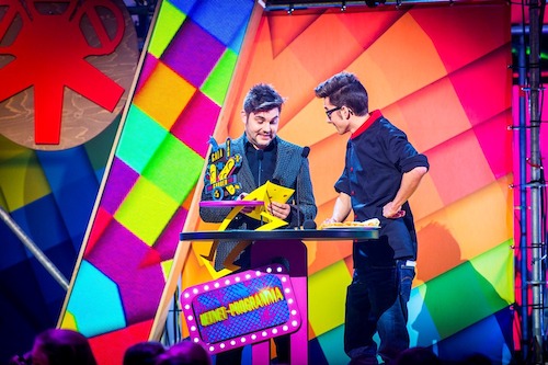 Gala van de Gouden K's 2014 - Jeroen Meus en Hannes Deryckere reikend e Gouden K uit voor het Ketnet-programma van het jaar (Helden) - (c) VRT-Frederik Beyens